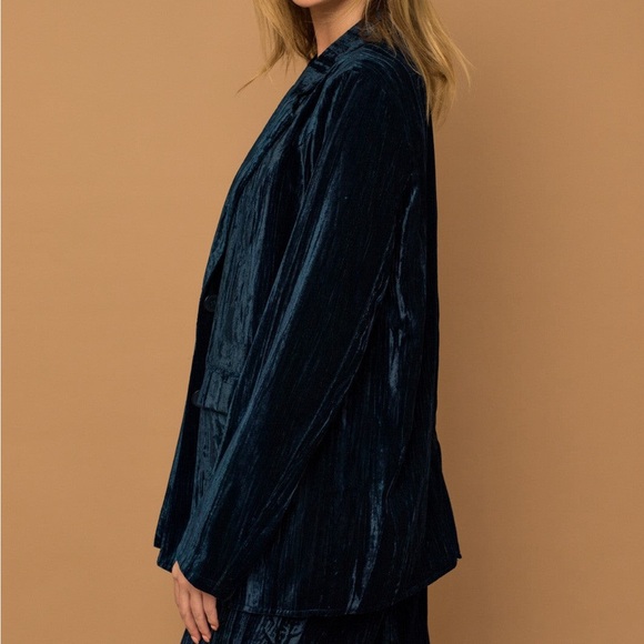 Crinkle velvet oversized dad blazer - Picture 2 of 3